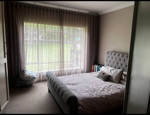 4 BEDROOM FREEHOLD FOR SALE IN KAMEELDRIFT EAST